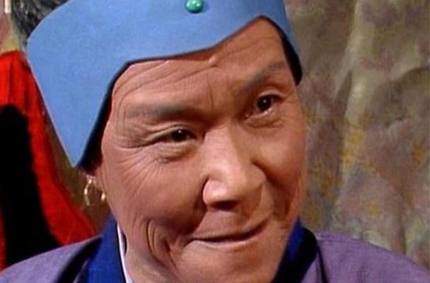 红楼梦里刘姥姥二进荣国府时,王夫人王熙凤都送钱为何贾母没给?