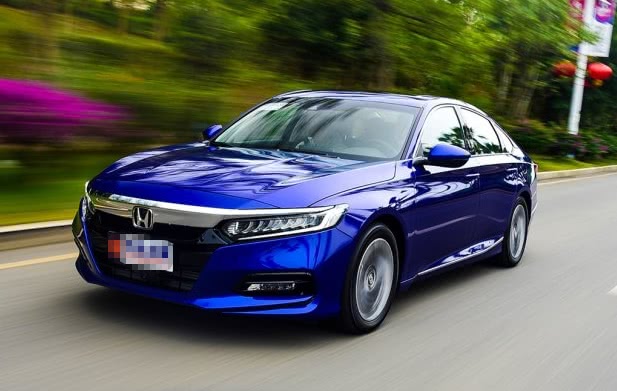 第十代本田雅阁,画风惊奇,完胜凯美瑞,一看发动