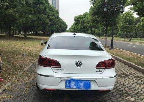 朋友都劝我别买大众车, 但打开车门后反倒夸我够机智