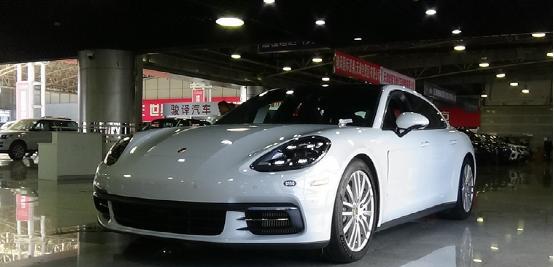 18年款的帕纳梅拉，相当的精致时尚，男人心中最完美的轿跑