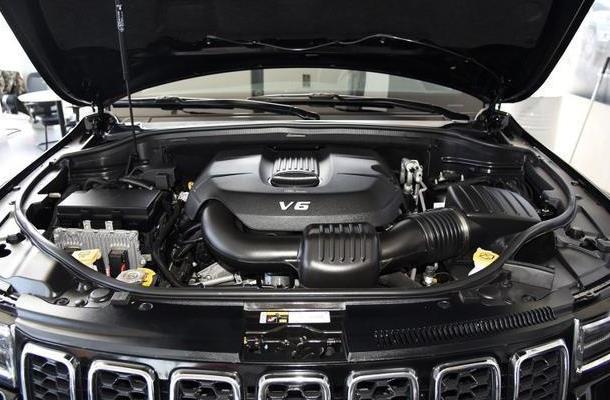 最惨纯进口豪华SUV, V6 8AT是最低配, 最高狂降20万, 却没人买