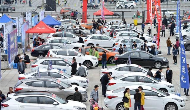 养一辆10万左右的汽车，一年大概要花多少钱？看完我沉默了