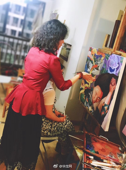 海归女博士画家回渝教书 强调艺术学生要有文