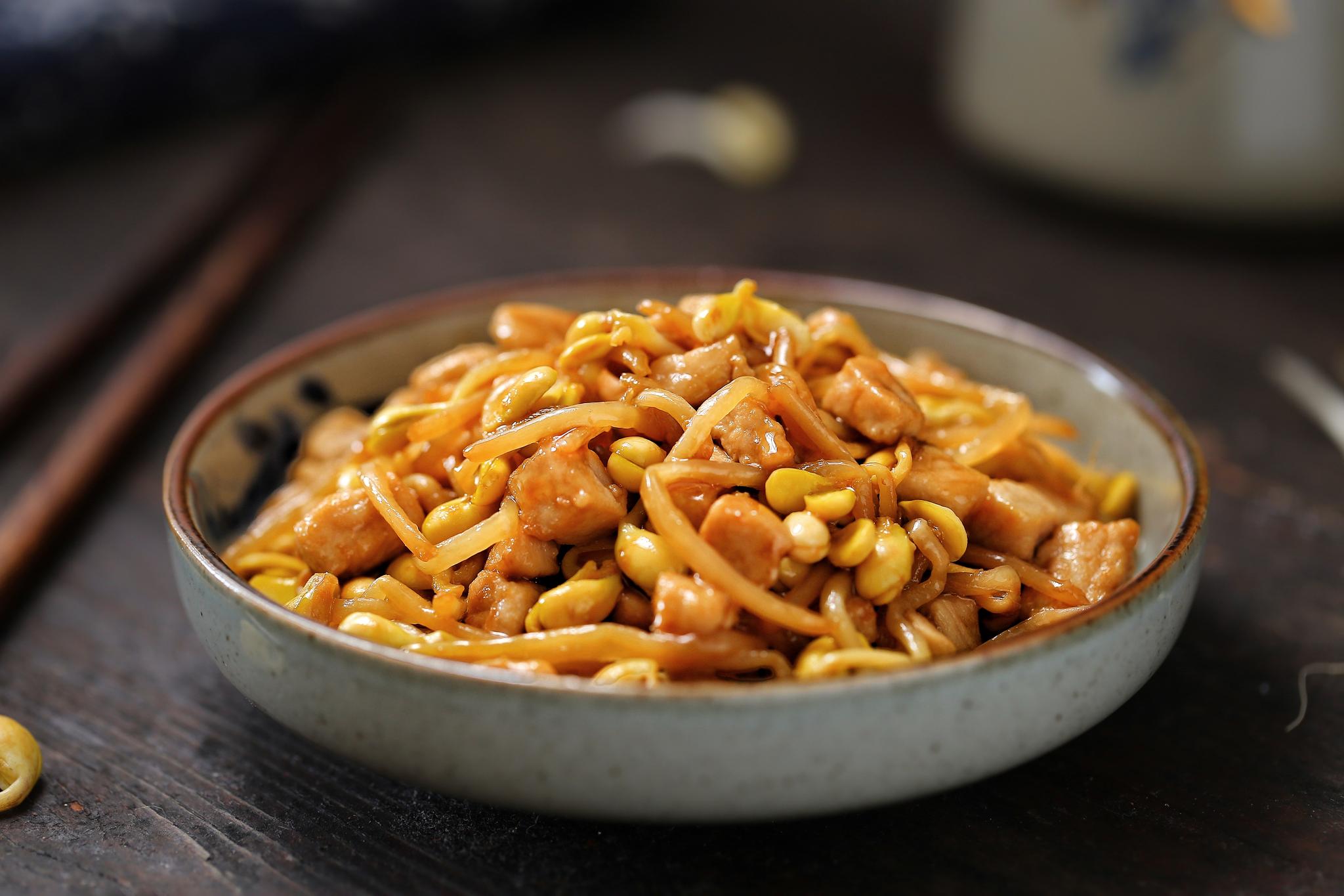 黄豆芽炒肉图片