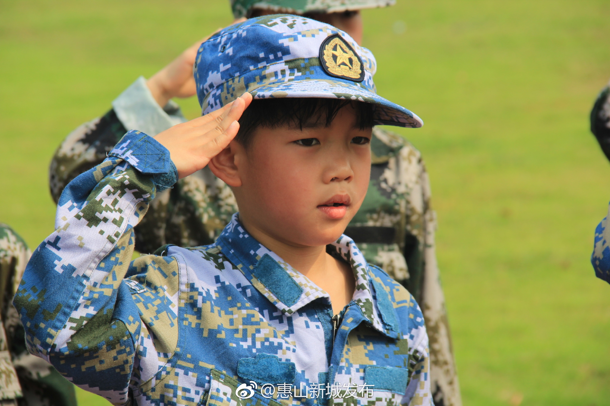 惠城社区:开展国防教育军事亲子营活动
