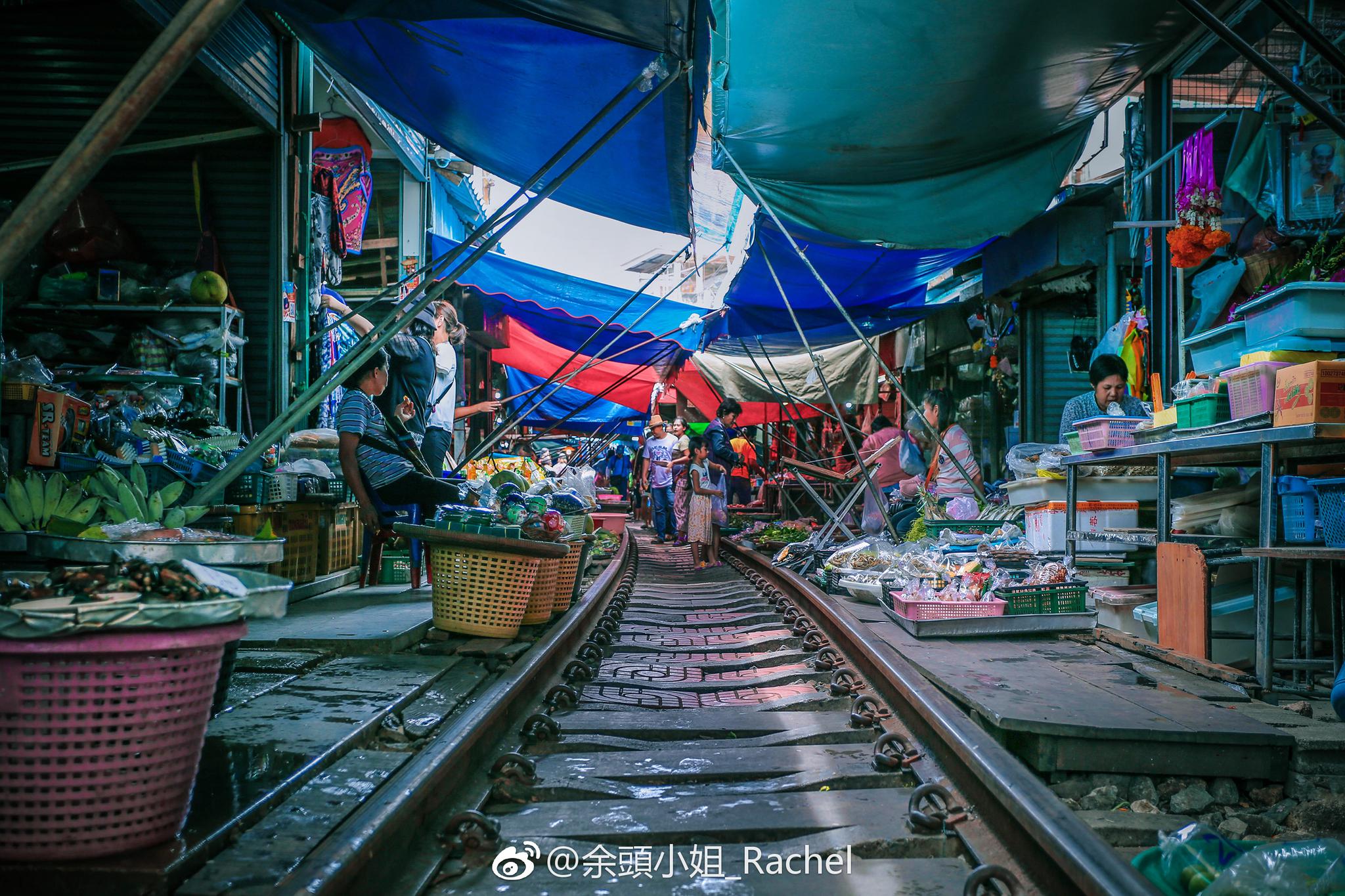 美功铁路市场和丹嫩沙多水上市场距离曼谷市中心较远