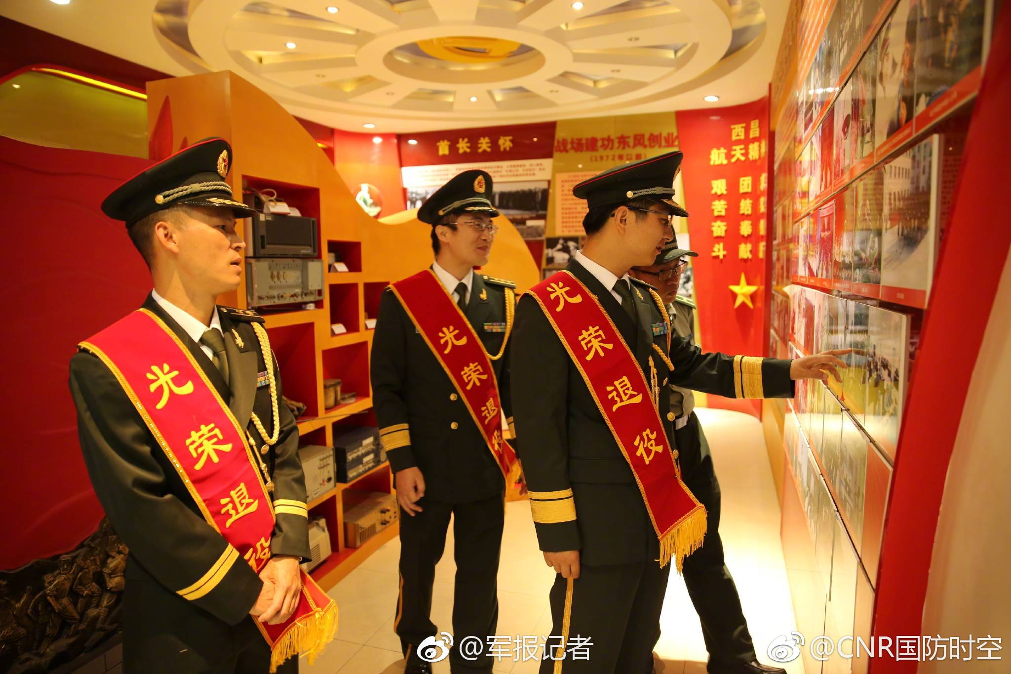 最后一次敬礼:战略支援部队某部举行2018年军