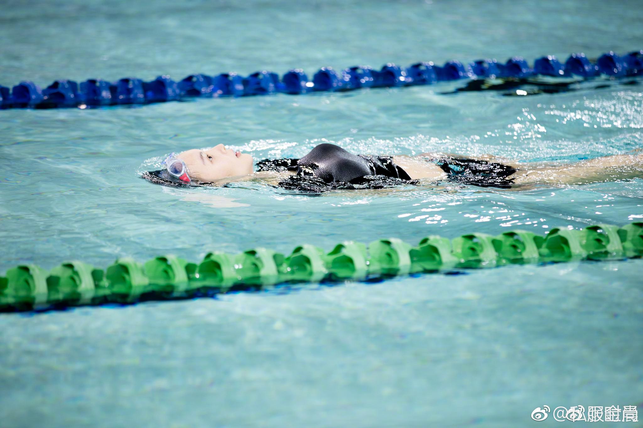 金晨泳装花絮,身材真是太好了,颜值气质也美极