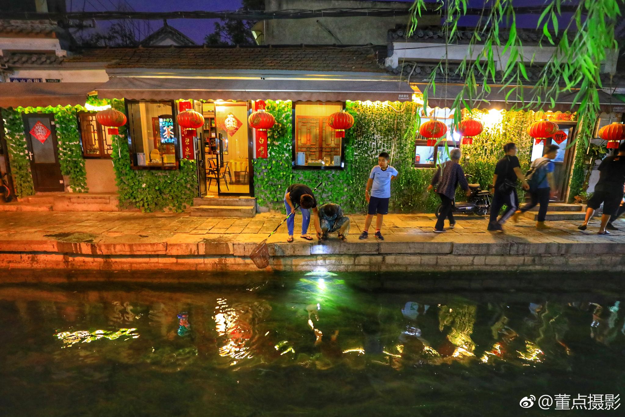 越夜越美丽!济南大明湖,百花洲和曲水亭街!