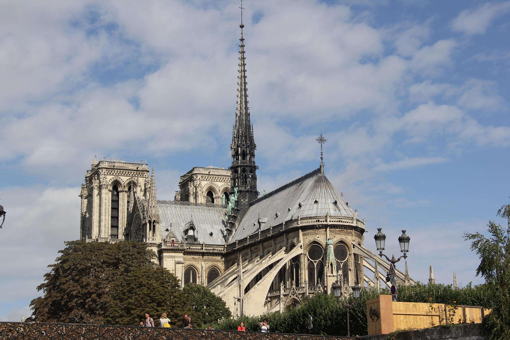 拯救巴黎圣母院的战斗,至今仍在继续?...