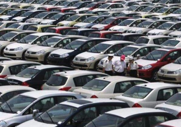捷达库存车泛滥成灾,只需5万处理,4S店人员堆