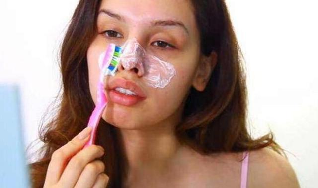 除黑头的4种错误方法, 难怪黑头隔几天又冒出