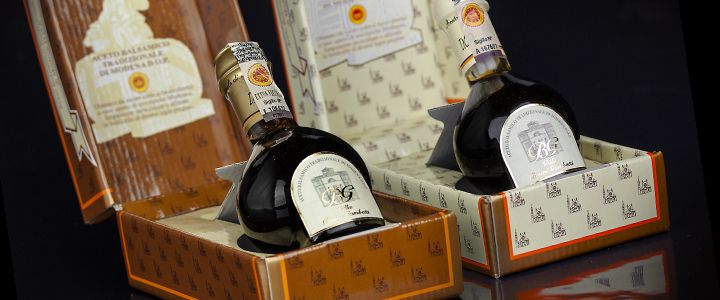 葡萄汁经悠久时光浓缩窖藏而成的美味—意大利巴萨米克醋？