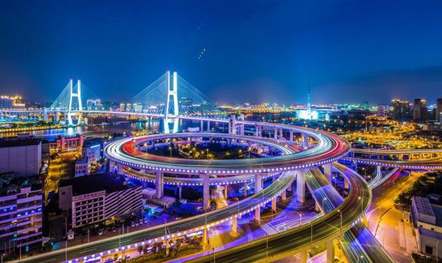 黄浦江最美大桥, 螺旋引桥中国独一无二, 行人过桥需买门票