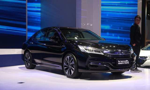 这车超省油，一箱油跑上千公里，比坐火车还便宜，5秒破百售23万