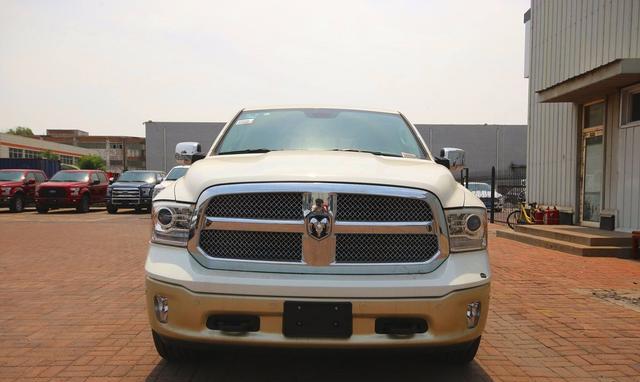 最强悍皮卡：道奇公羊长角号，土豪金款，5.7LV8，395匹马力！