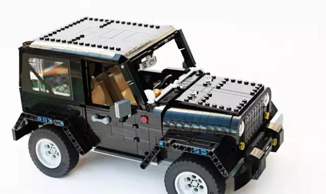 用乐高积木搭建一辆Jeep吉普牧马人模型