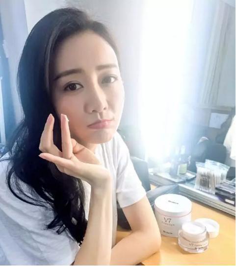 女星最美部位:周冬雨的蝴蝶背很吸睛,王鸥手