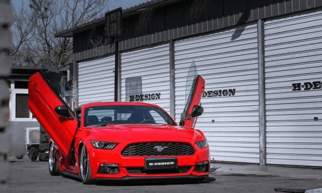 三十万整车进口轿跑, 比一百万的奔驰颜值高, 性能操控完爆宝马