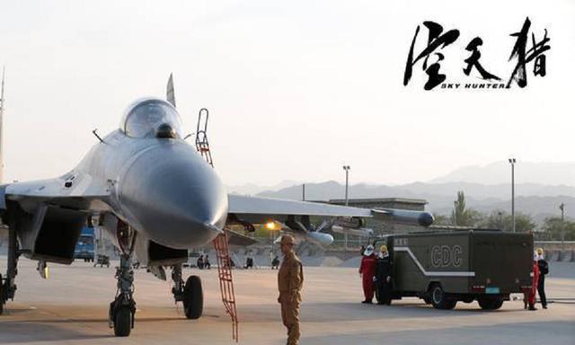 歼-10C战机超低空钻山沟:首次曝光中国音速峡