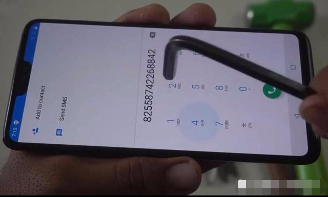 老外用工具对一加手机6的屏幕轮番摧残 还能正