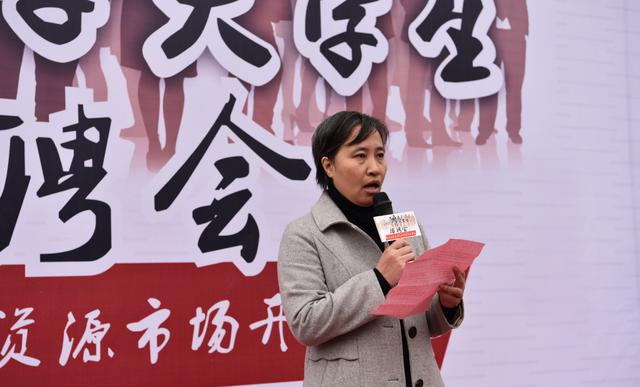 南宁江南区的这场大学生招聘会吸引了千余求职