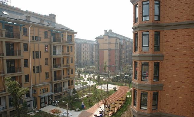 男朋友说我家没房,他妈有可能看不上我,我该怎