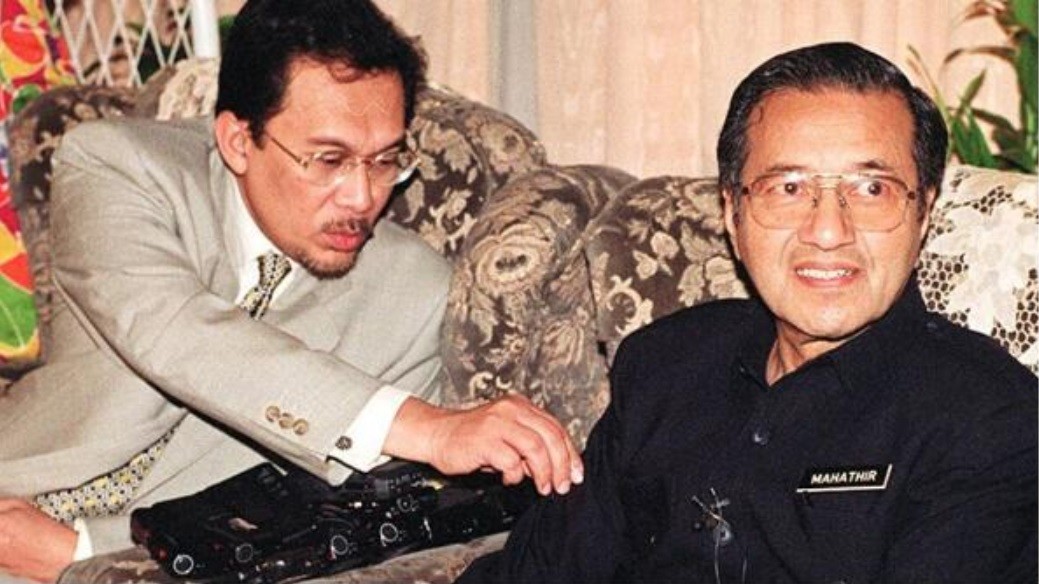 指定接班人:马来西亚92岁马哈蒂尔:一两年后交棒安华