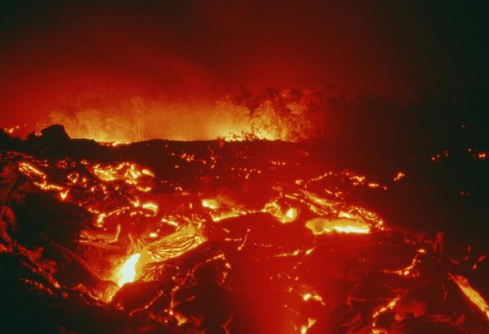 印尼阿贡火山再次喷发,外交部吁非近期暂勿前往