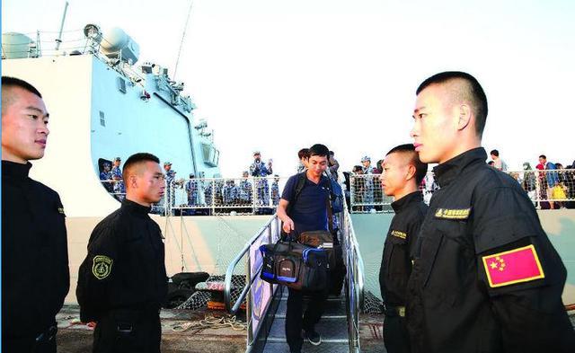 中国3次撤侨事件,一次比一次霸气,军舰打出标