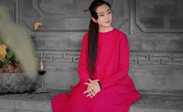 杨丽萍的脚登上热搜,伤痕累累布满老茧,最好诠