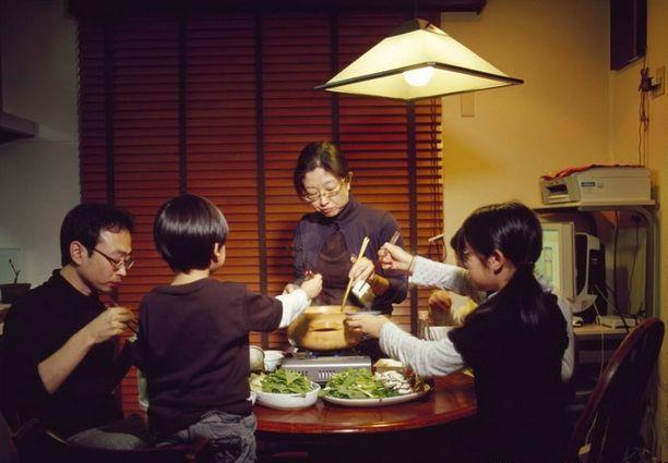日本普通家庭生活是什么样的?压力大,人与人之间很少