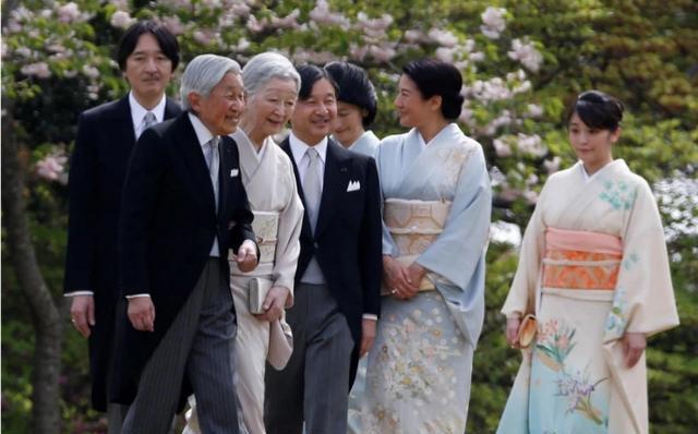 日本皇后美智子从平民到皇室,为爱结婚最终为何拒绝和丈夫合葬?