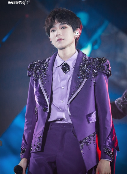 TFBOYS五周年演唱会,王源造型汇总,“流星妆”厉害了!