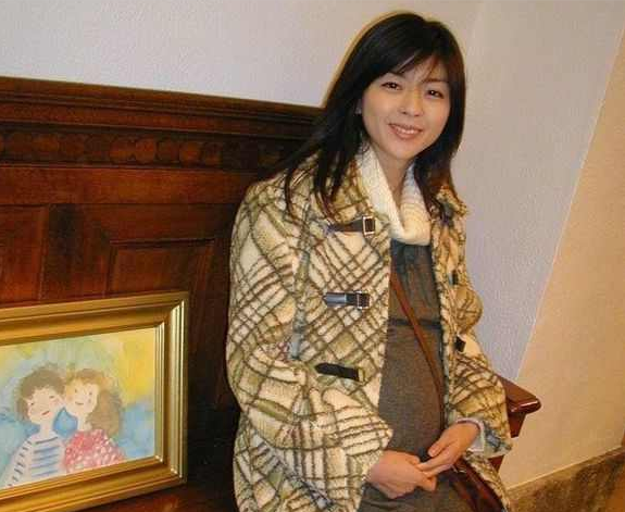 一部电影火了24年，她是李连杰日本红颜知己，45岁中山忍近照