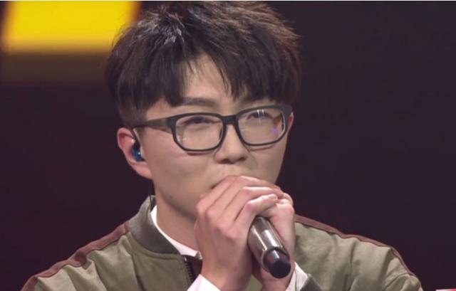 歌手毛不易,曾经是男护士,他第一首歌是为姐姐