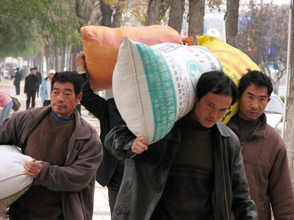 工厂老板哭诉: 现在90后难招, 45岁的工人不敢