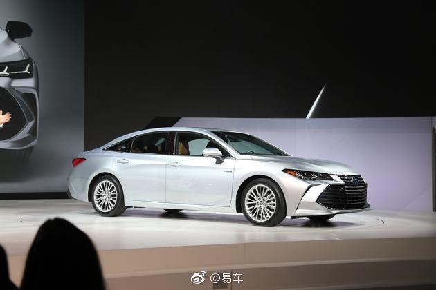 丰田亚洲龙将于明年3月上市，替代皇冠车型，搭载2.5L及2