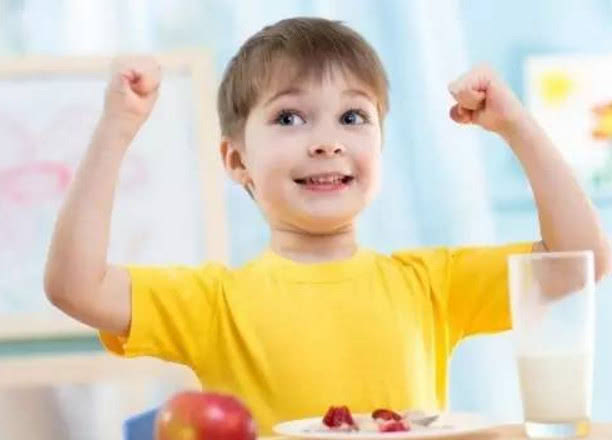 给孩子喝牛奶有四个最佳时间,你知道了嘛?