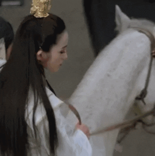 古装剧中骑马的女明星,赵丽颖美艳,刘亦菲唯美,最后一