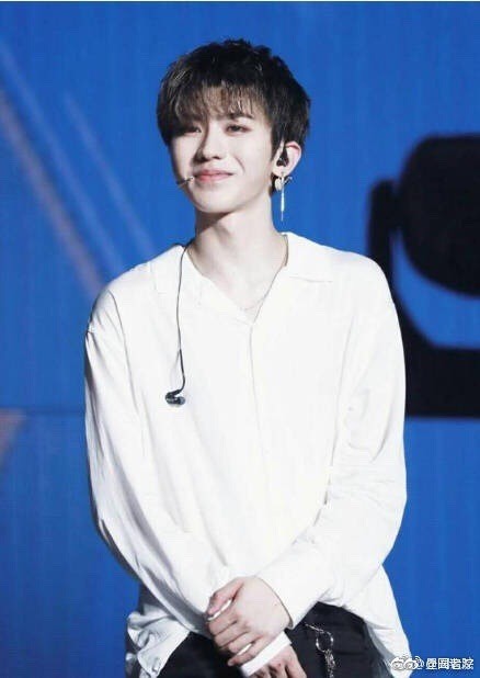 魏大勋昨日回复蔡徐坤微博 正式认领自己这位