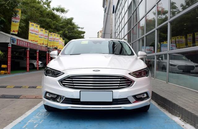 超跑造型配路虎档杆, 操控动力完胜迈腾, 16万买它撩妹很无敌