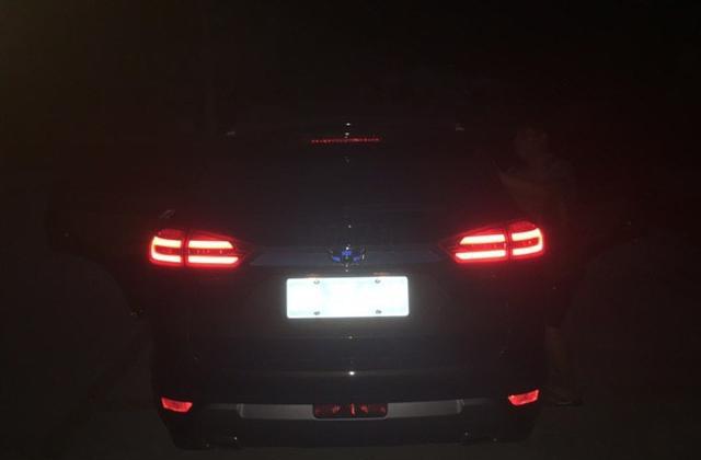 危急关头，博越的防碰撞预告自动激活，真实体验，确实佩服