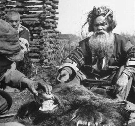 为了改变基因,日本人想尽一切办法,最后身高不