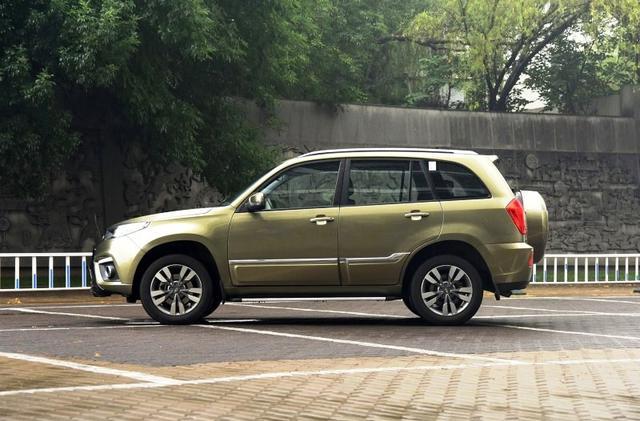 比宝骏510高几个档次，后备厢采用豪车开门方式，最低仅6万多