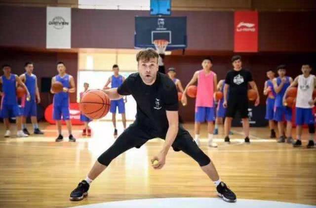 NBA训练师打球什么水平?技术过硬,1人来CBA
