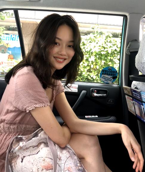 晚晚算是网红第一人了!和杨采钰同框头脸比她小,连腿都长一截