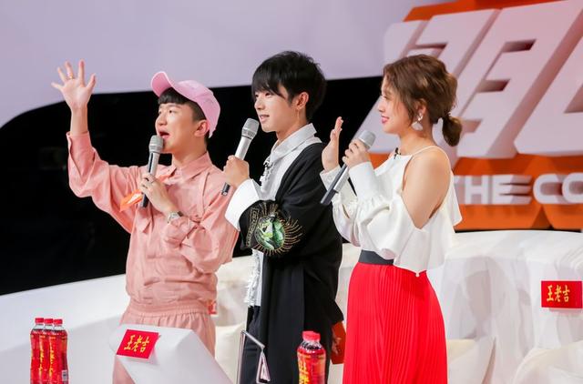 华晨宇开会教导魔音赛道的四位歌手,网友:用心