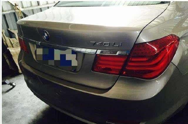 女司机开120万宝马豪车去保养, 结果维修师傅拆看一看后被吓到