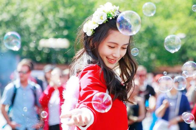 通过赵丽颖和唐嫣对比,看娱乐圈家庭背景的重要性